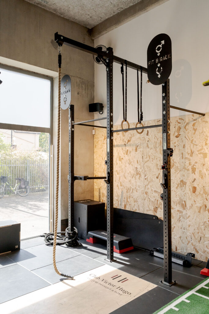 Conception de panneaux en OSB dans l'espace sport par Marjolaine Berthet Interior Design, Architecte d'intérieur à Lyon 69