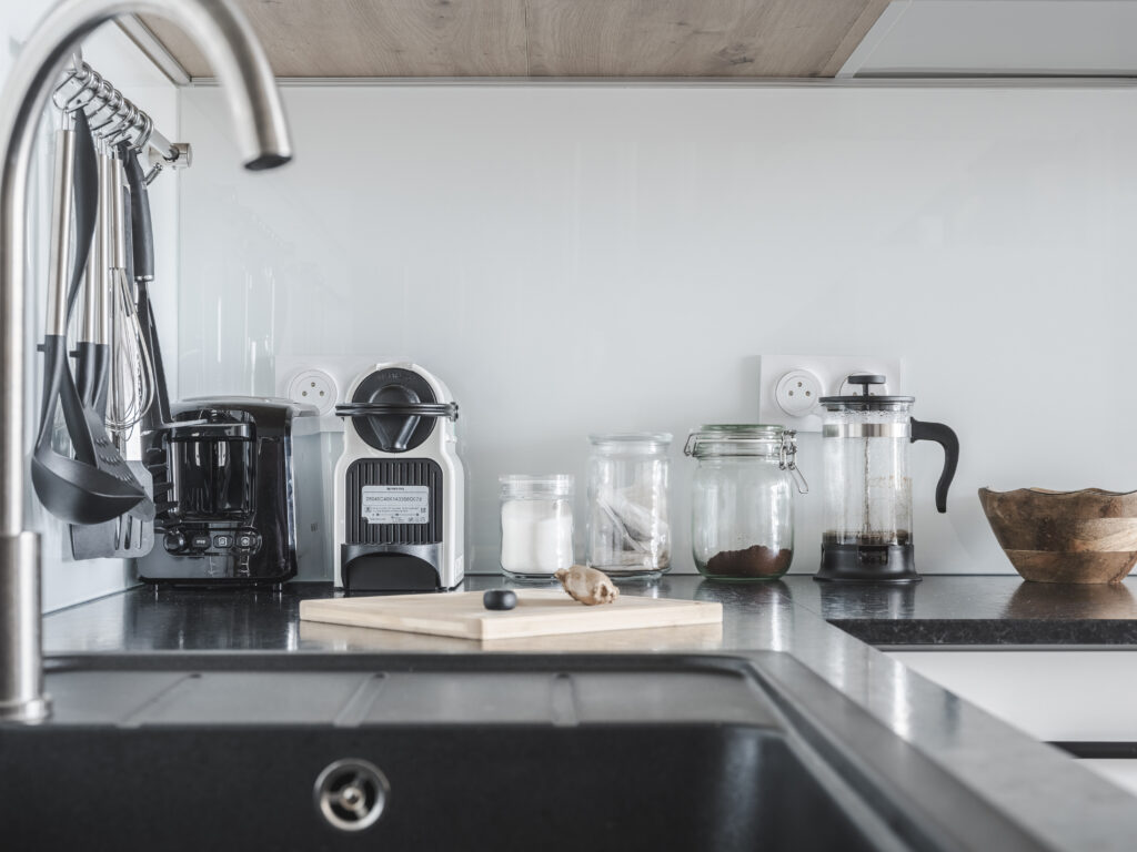 Plan de travail de la cuisine par Marjolaine Berthet Interior Design, Architecte d'intérieur à Chamonix 74