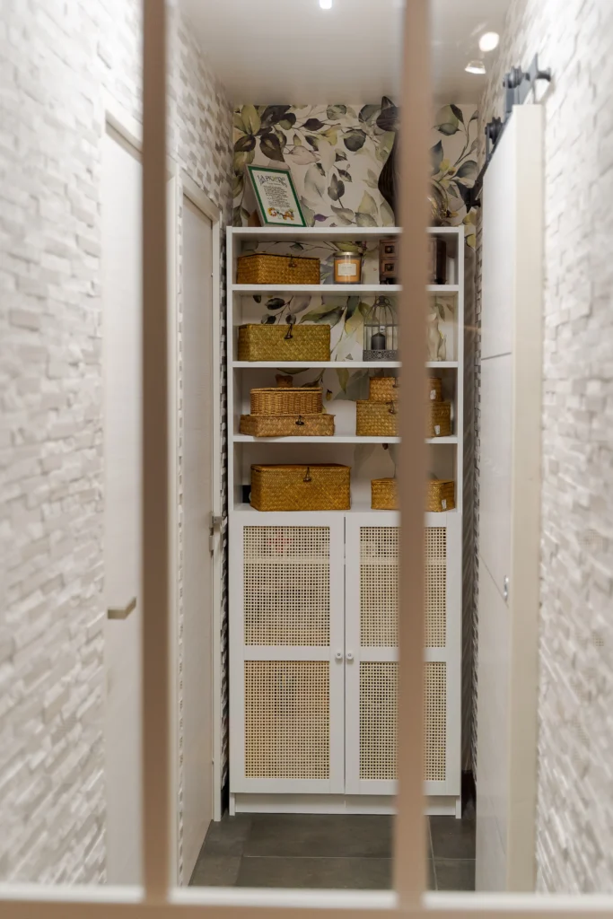 Rénovation du couloir par Marjolaine Berthet Interior Design, Architecte d'intérieur à Lyon 69