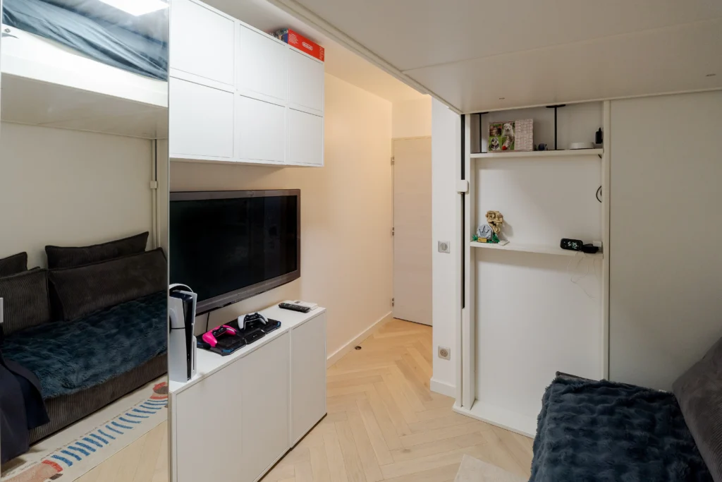 Rénovation de la chambre enfant avec meubles du commerce par Marjolaine Berthet Interior Design, Architecte d'intérieur à Lyon 69