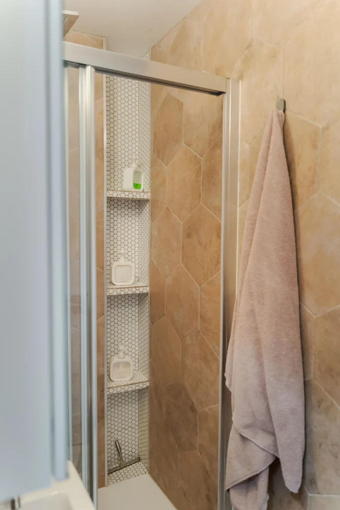 Création de la salle de douche des enfants par Marjolaine Berthet Interior Design, Architecte d'intérieur à Lyon 69