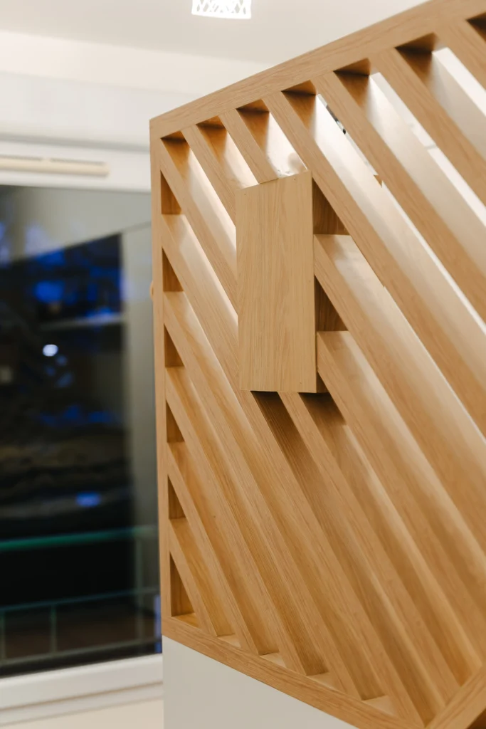 Rénovation de la chambre parentale avec le lit sur-mesure et le claustra par Marjolaine Berthet Interior Design, Architecte d'intérieur à Lyon 69