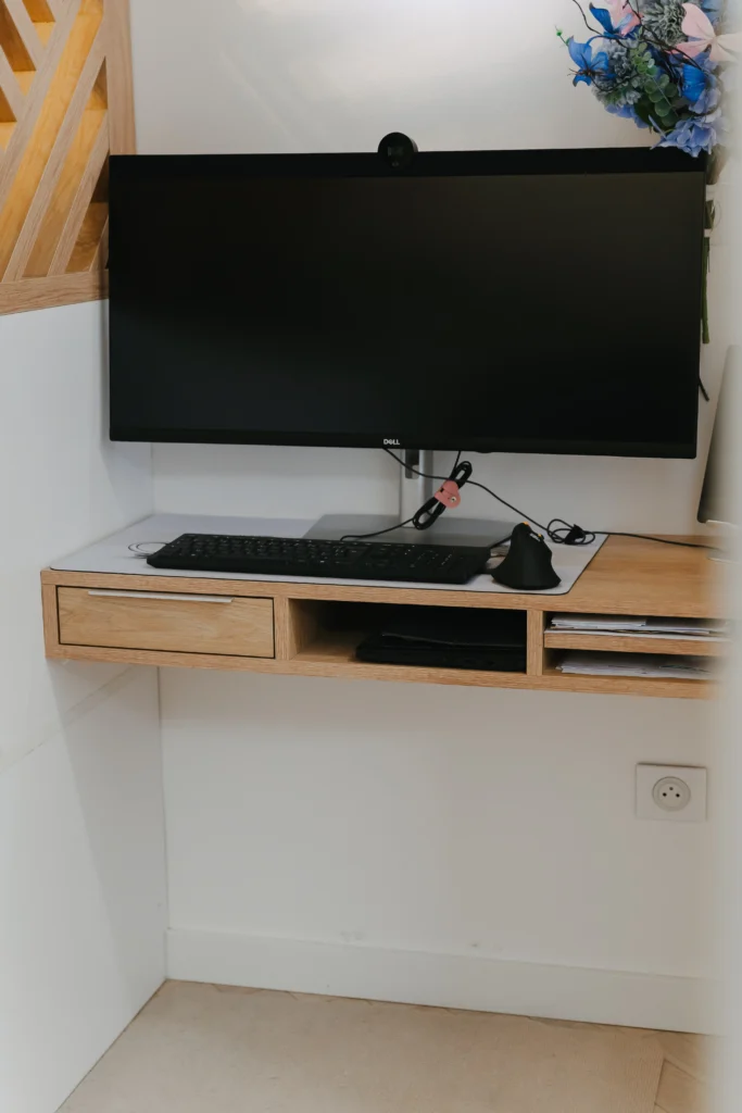 Rénovation de la chambre parentale avec le claustra et bureau par Marjolaine Berthet Interior Design, Architecte d'intérieur à Lyon 69