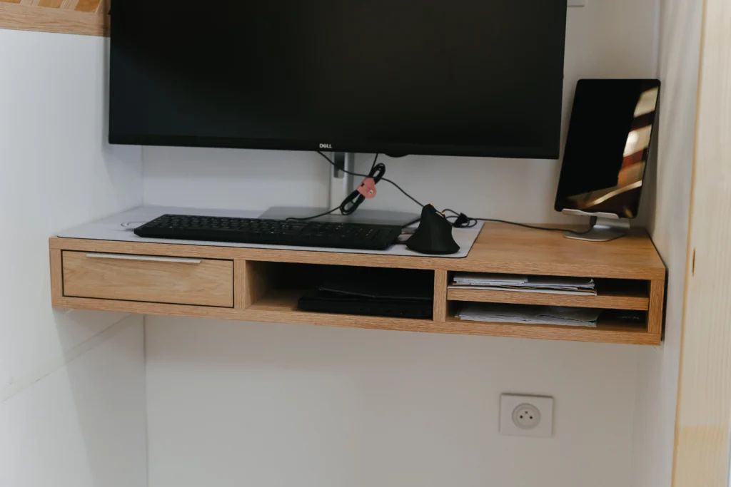 Rénovation de la chambre parentale avec le bureau par Marjolaine Berthet Interior Design, Architecte d'intérieur à Lyon 69